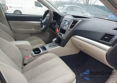 2010 Subaru Legacy 2.5I z USA, uszkodzony, nr VIN 4S3BMBA68A3220241